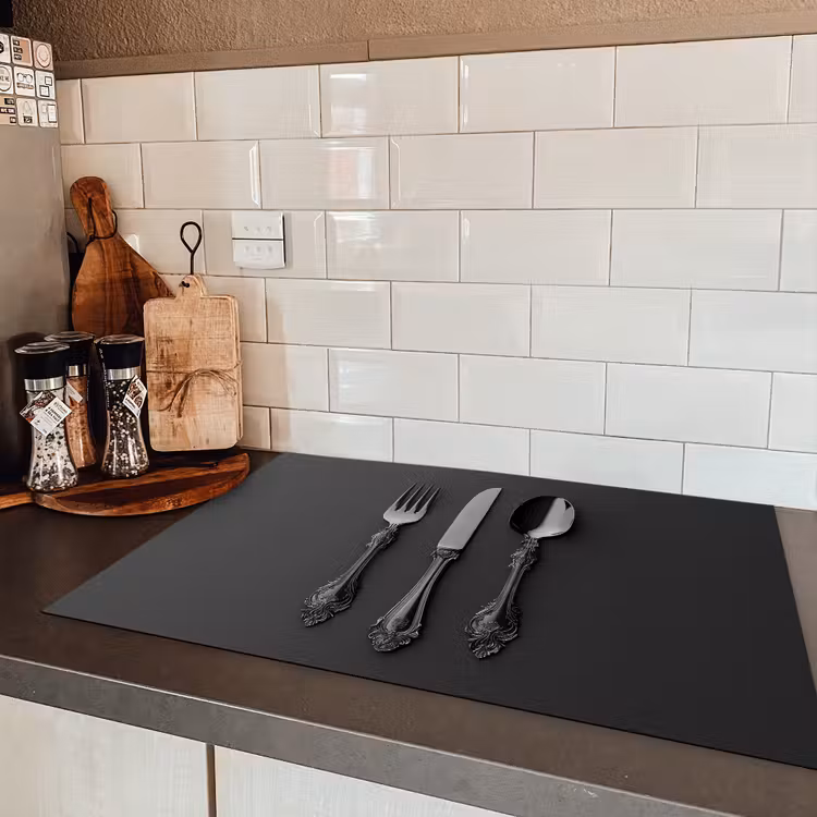 Bestek - Zwart Inductie beschermer vinyl 3mm klein -sfeer3
