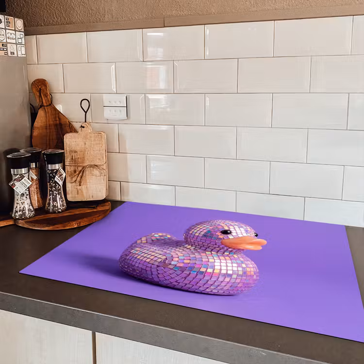 Disco - Eend - Paars Inductie beschermer vinyl 3mm klein -sfeer3