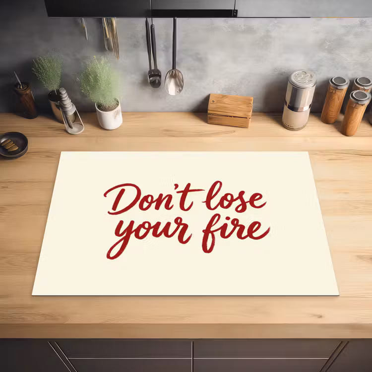 Don't lose your fire - Rood - Wit - Minimalistisch Inductie beschermer vinyl 3mm klein -sfeer5