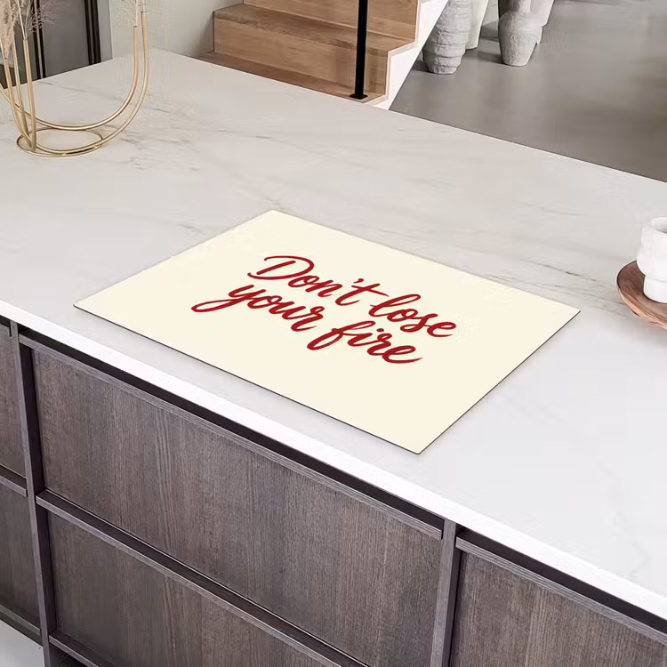 Don't lose your fire - Rood - Wit - Minimalistisch Inductie beschermer vinyl 3mm klein -sfeer8
