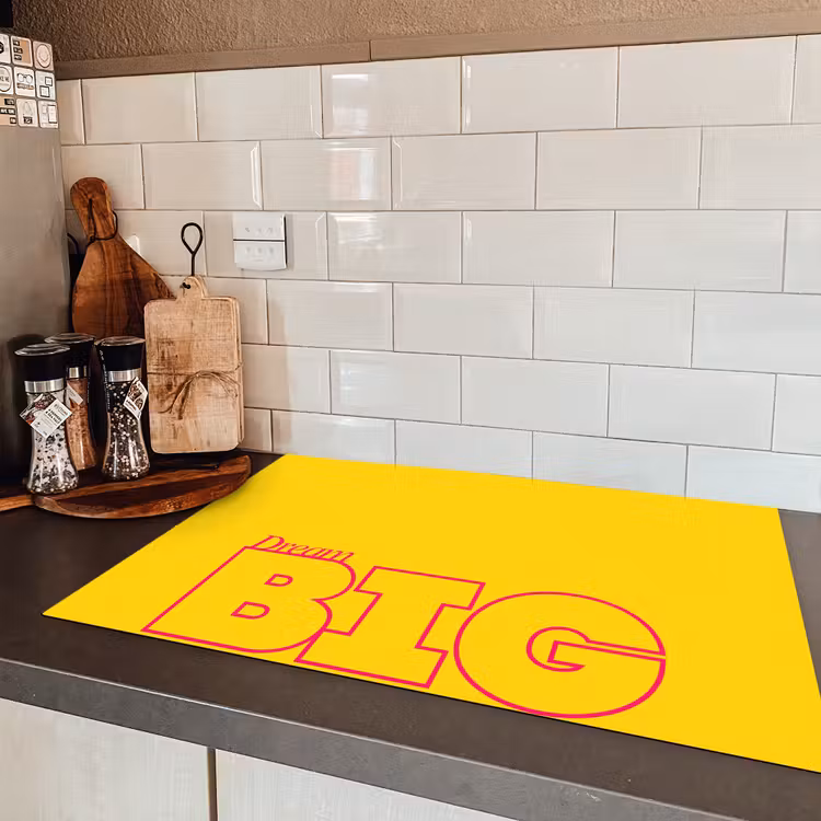 Dream big - Geel - Grafisch Inductie beschermer vinyl 3mm klein -sfeer3