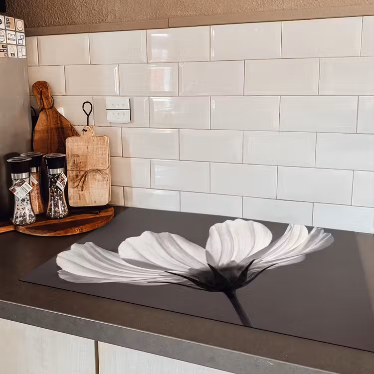 Bloem - Minimalistisch - Zwart - Wit Inductie beschermer vinyl 3mm klein -sfeer3