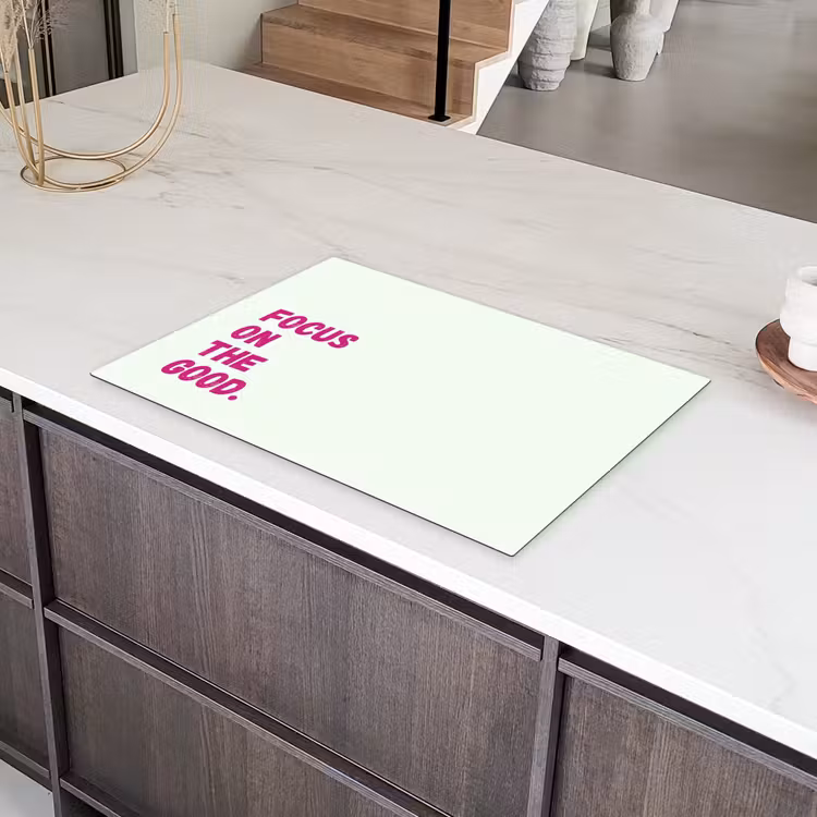 Focus on the good - Beige - Roze Inductie beschermer vinyl 3mm klein -sfeer8