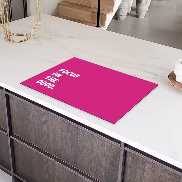 Focus on the good - Roze - Simple Inductie beschermer vinyl 3mm klein -sfeer8