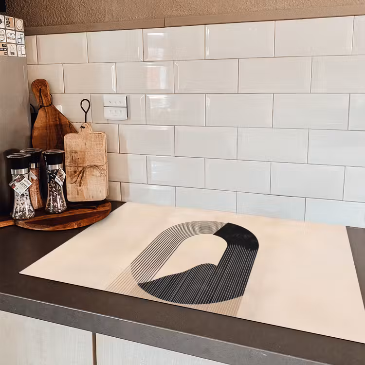 Grafisch gebogen motief - Beige Inductie beschermer vinyl 3mm klein -sfeer3