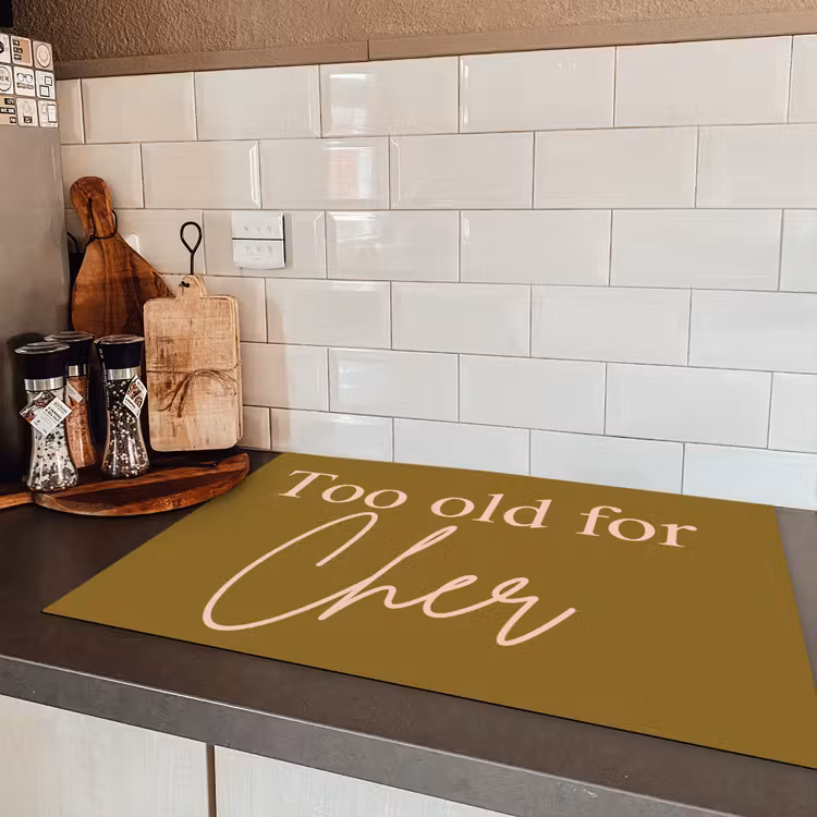 Groen - Too old for cher - Roze Inductie beschermer vinyl 3mm klein -sfeer3