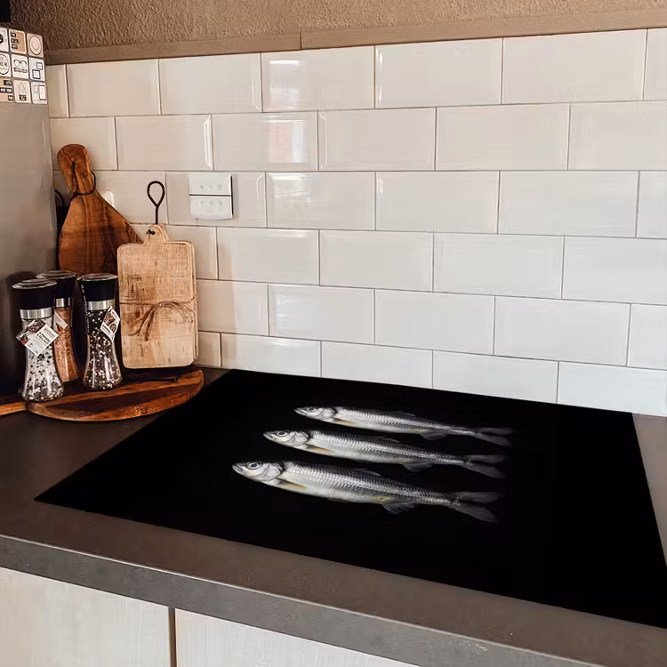 Haring - Vissen - Zwart Inductie beschermer vinyl 3mm klein -sfeer3