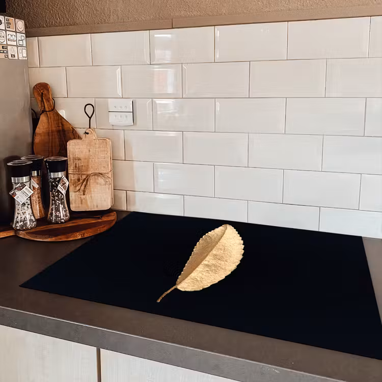 Bladeren - Black and gold - Luxe - Chic - Natuur Inductie beschermer vinyl 3mm klein -sfeer3