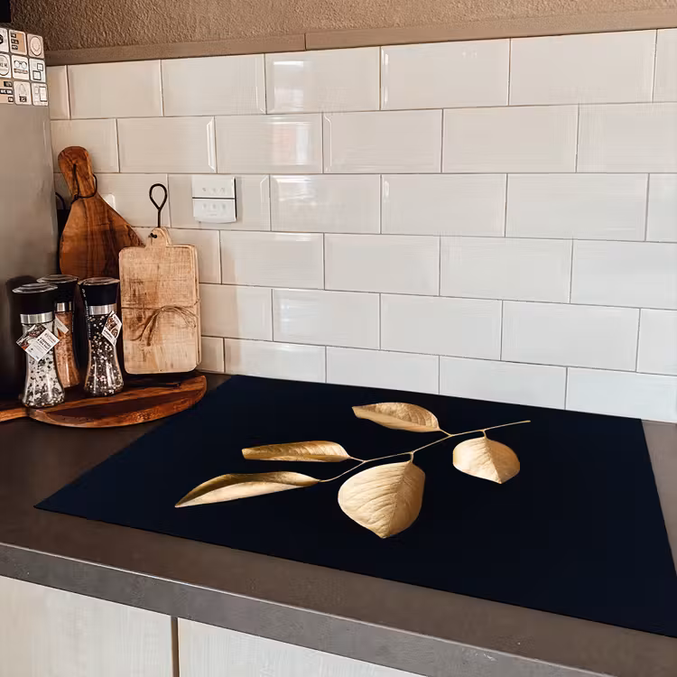 Bladeren - Tak - Goud - Luxe Inductie beschermer vinyl 3mm klein -sfeer3