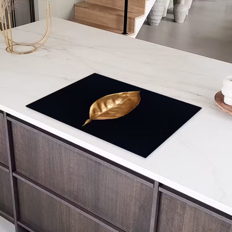Bladeren - Chic - Goud - Planten - Zwart Inductie beschermer vinyl 3mm klein -sfeer8