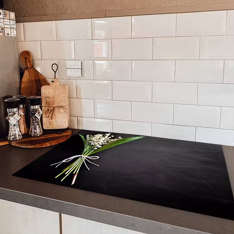 Lelietjes van dalen - Bloemen - Strik Inductie beschermer vinyl 3mm klein -sfeer3
