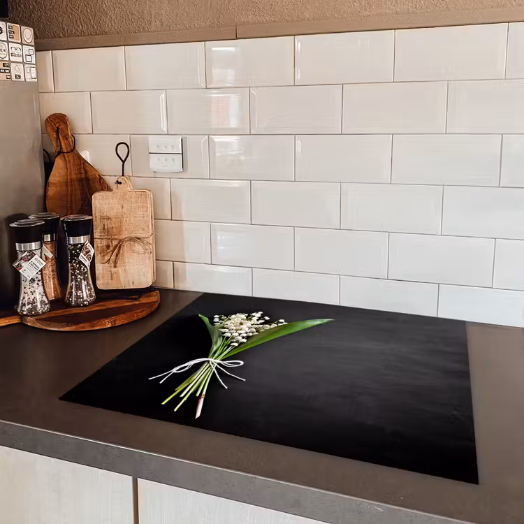 Lelietjes van dalen - Bloemen - Strik - Flora Inductie beschermer vinyl 3mm groot -sfeer3
