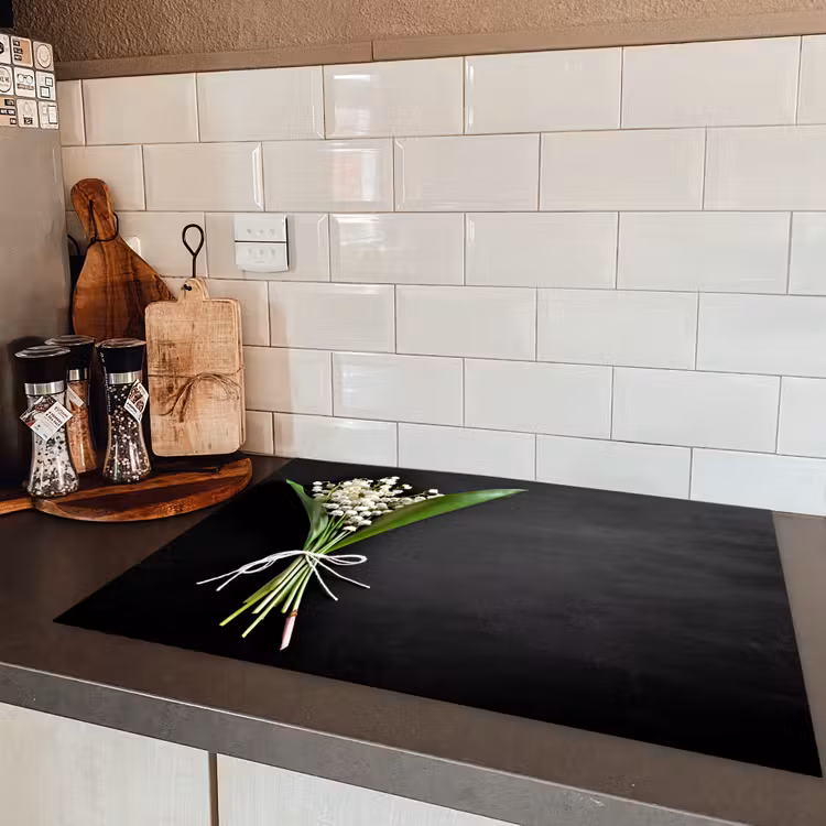 Lelietjes van dalen - Bloemen - Stilleven - Strik Inductie beschermer vinyl 3mm middel -sfeer3
