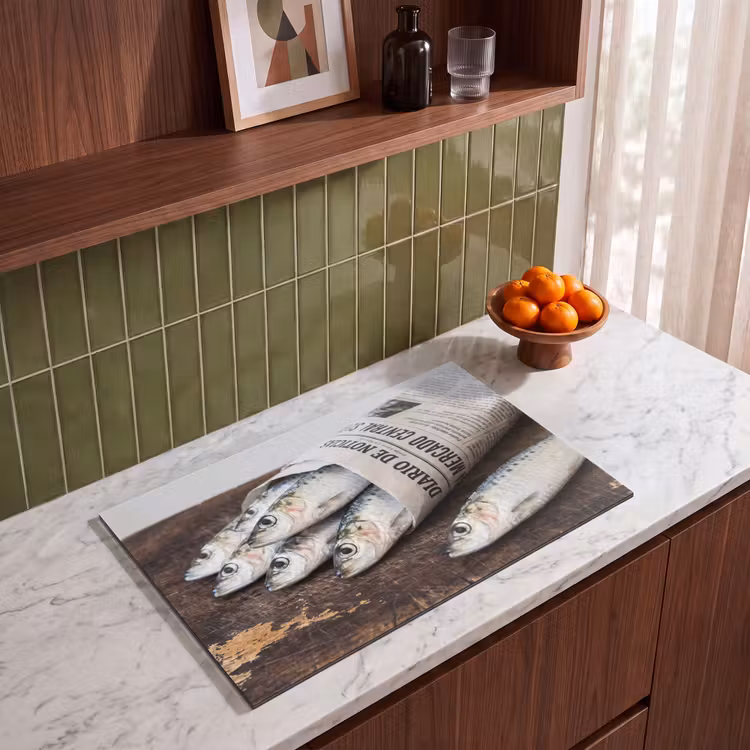 Induction Hob Cover - Little Sardine - newspaper - cutting board - Sardientje - krant - snijplank Inductie beschermer vinyl 3mm klein