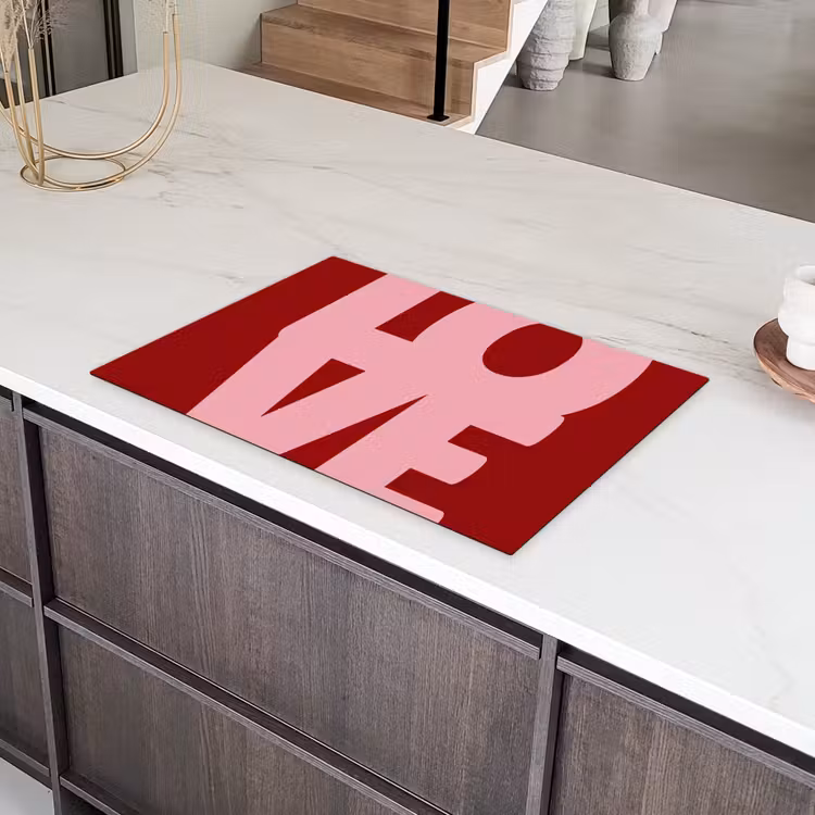 Love - Rood - Blokletters Inductie beschermer vinyl 3mm klein -sfeer8