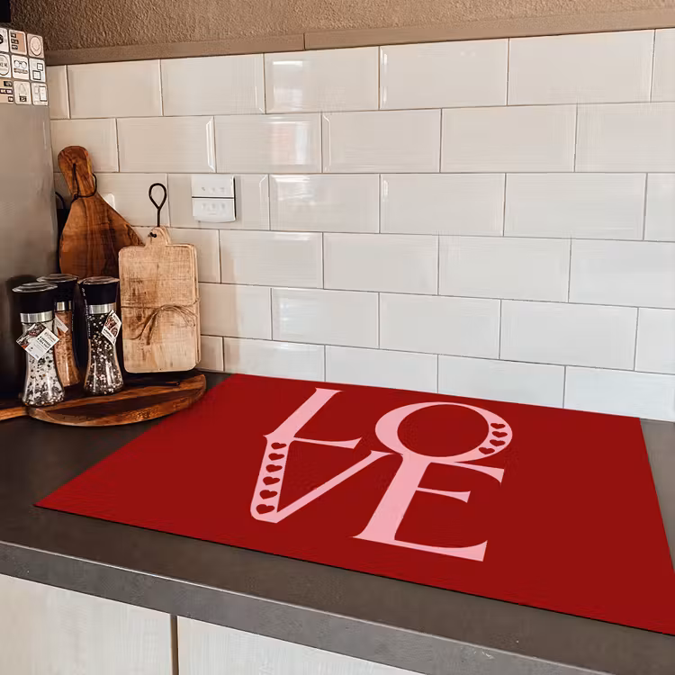 Love - Rood - Hatjes Inductie beschermer vinyl 3mm klein -sfeer3