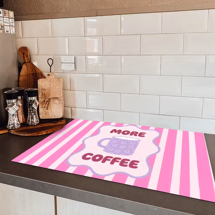 More coffee - Roze - Paars - Strepen - Mok Inductie beschermer vinyl 3mm klein -sfeer3