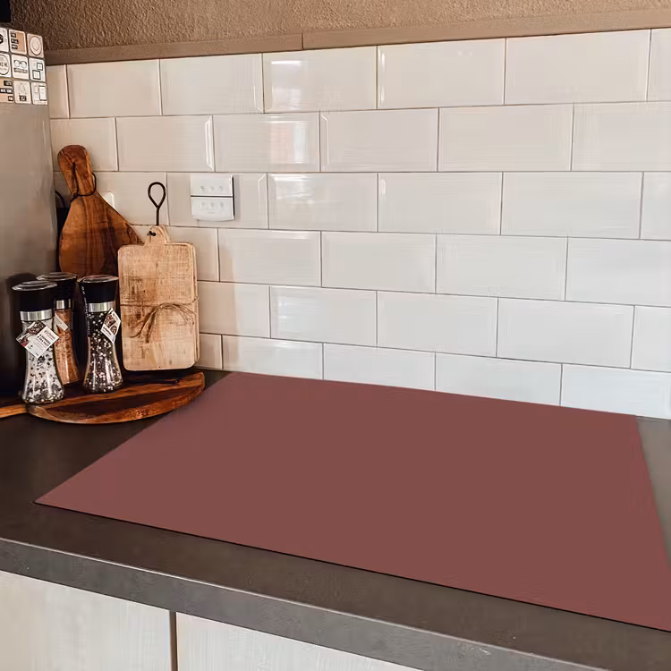 Muted - Raisin - Rood Inductie beschermer vinyl 3mm klein 276 -sfeer3
