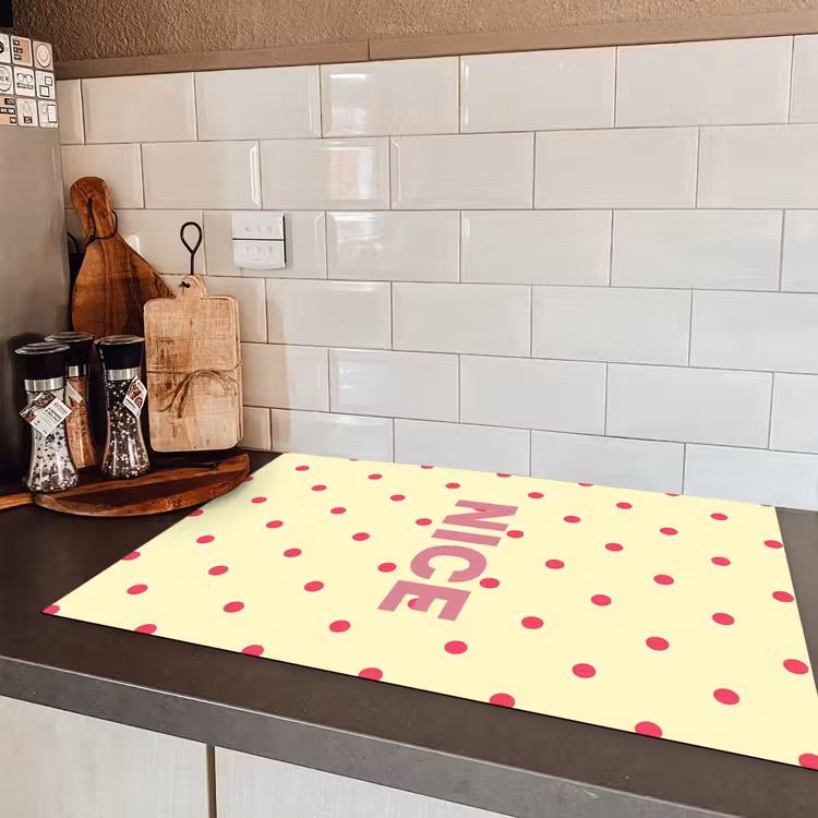 Nice - Stippen - Roze - Geel Inductie beschermer vinyl 3mm klein -sfeer3