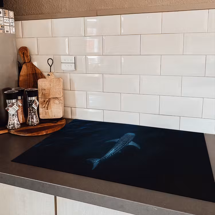 Oceaan - Walvishaai - Donkerblauw - Vlekken Inductie beschermer vinyl 3mm klein -sfeer3