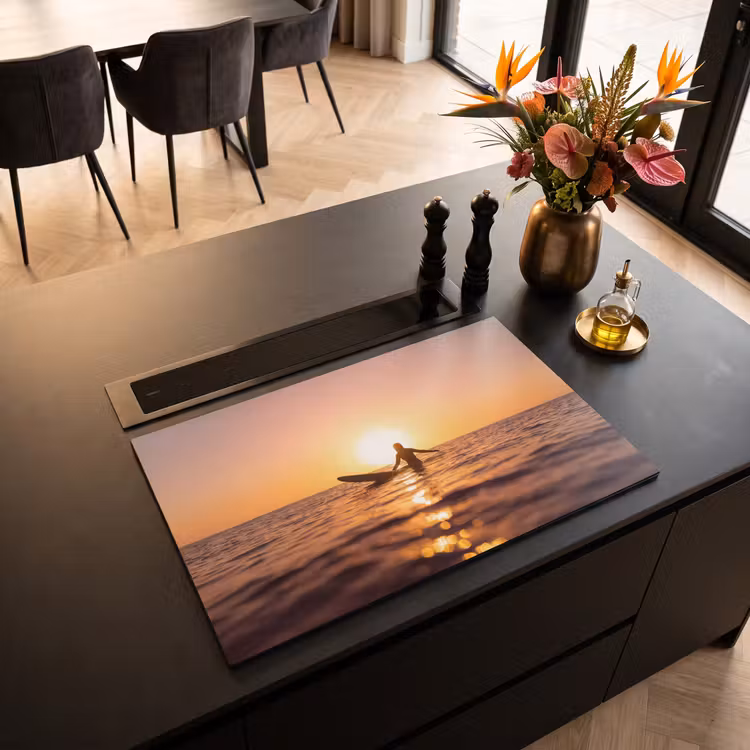Persoon - Surfen - Zonsondergang - Zee - Oranje Inductie beschermer vinyl 3mm klein -sfeer5