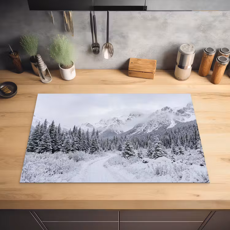 Weg - Bergen - Sneeuw - Naaldbos - Avontuurlijk Inductie beschermer vinyl 3mm klein -sfeer5