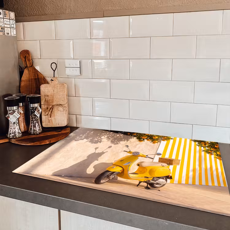 Scooter - Natuur - Zomer - Geel - Mediterraan Inductie beschermer vinyl 3mm klein -sfeer3