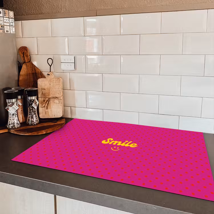 Smile - Stippen - Roze Inductie beschermer vinyl 3mm klein -sfeer3