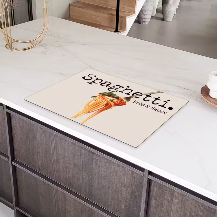 Spaghetti - tomatensaus - Parmezaanse kaas Inductie beschermer vinyl 3mm klein -sfeer8