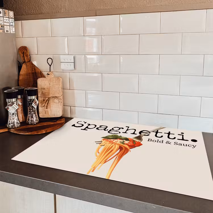 Spaghetti - tomatensaus - Parmezaanse kaas Inductie beschermer vinyl 3mm klein -sfeer3