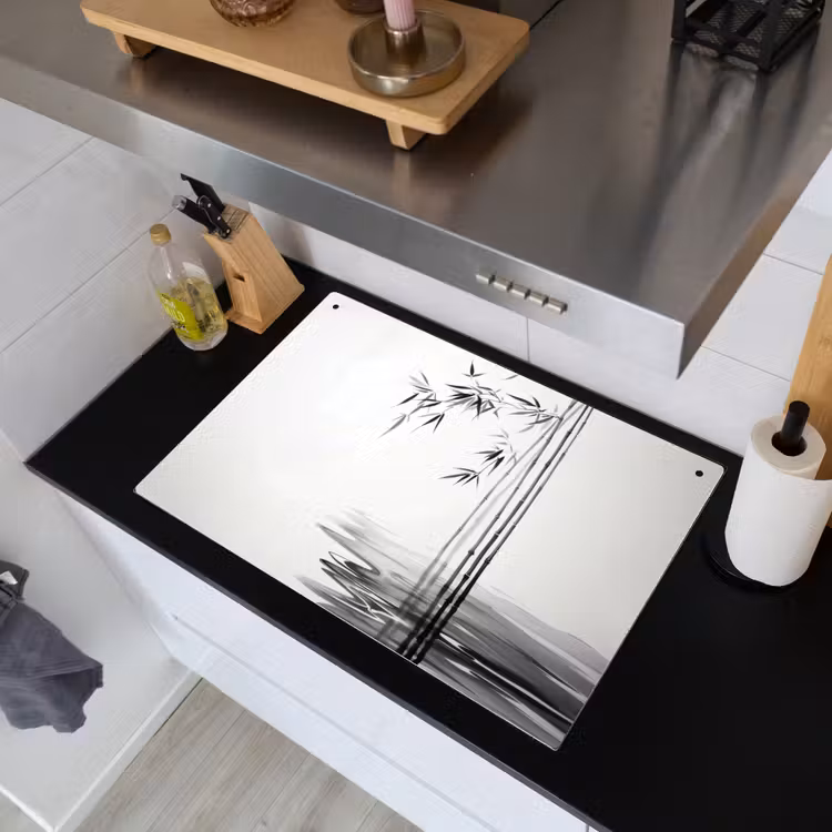 Bamboestammen - Water - Minimalistisch - Wit Inductie beschemer met haakjes klein -sfeer1