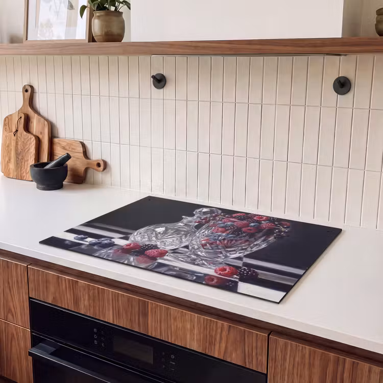 Induction Hob Cover & Splashback (2-in-1) - Berries - Crystal - Still Life - Bessen - Kristal - Stilleven Inductie beschemer met haakjes klein