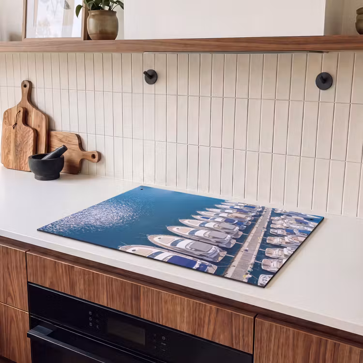 Boot - Jachthaven - Water - Zomer - Blauw Inductie beschemer met haakjes klein -sfeer1