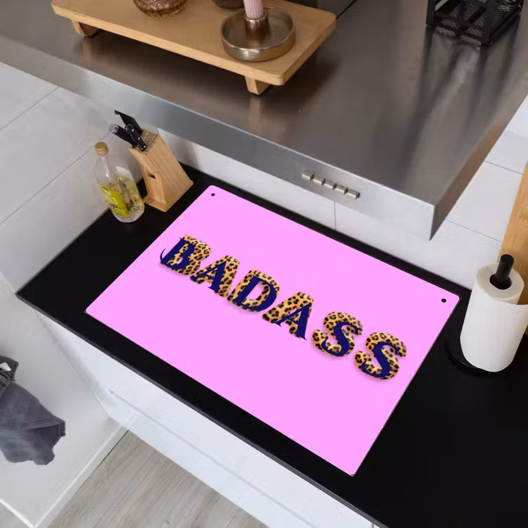Felroze - Badass - Panterprint - Schaduw Inductie beschemer met haakjes klein -sfeer1