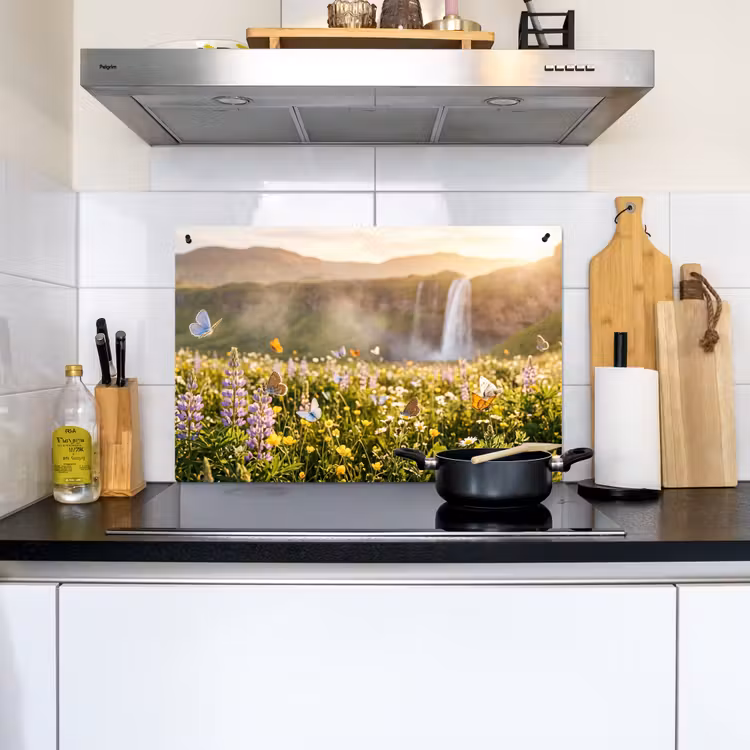 Vlinders - Waterval - Bloemenveld Inductie beschemer met haakjes klein -sfeer2