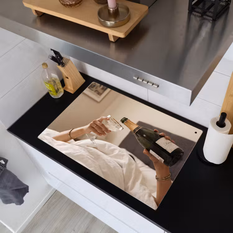 Champagne - Bed - Bubbels Inductie beschemer met haakjes klein -sfeer1