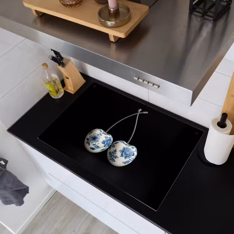 Kersen - Delfts blauw - Fruit Inductie beschemer met haakjes klein -sfeer1