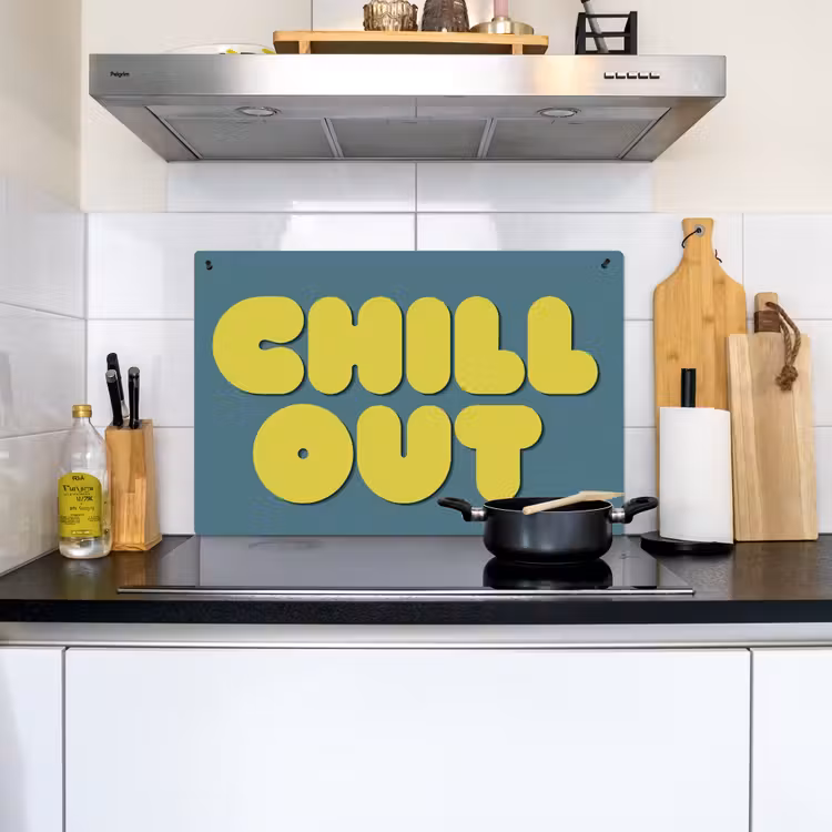 Chill out - Geel - Blauw Inductie beschemer met haakjes klein -sfeer2