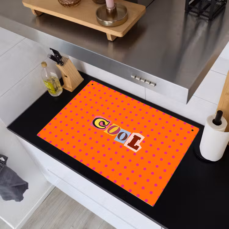 Cool - Stippen - Oranje Inductie beschemer met haakjes klein -sfeer1