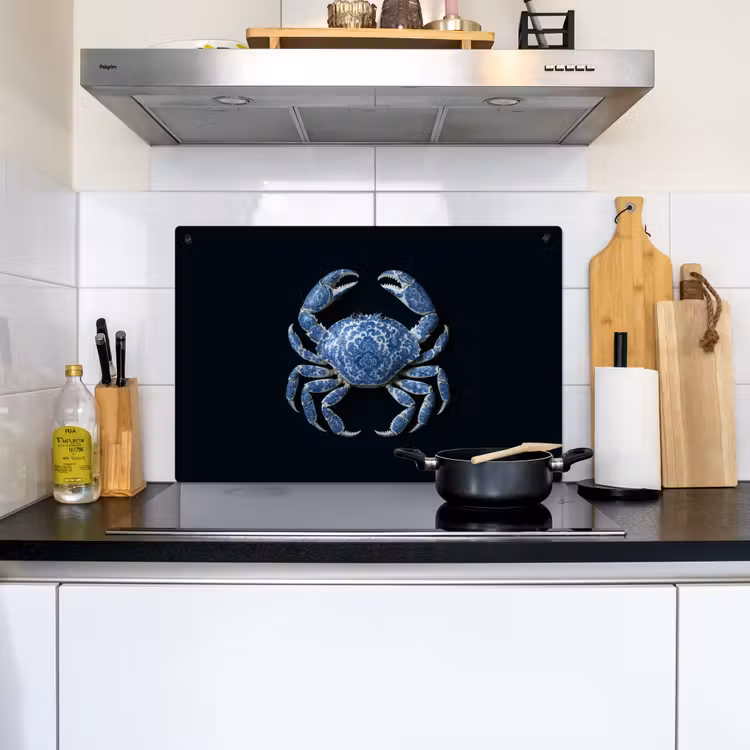 Krab - Delfts blauw - Dieren Inductie beschemer met haakjes klein -sfeer2