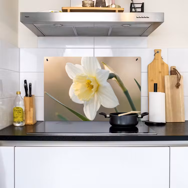 Narcis - Bloem - Minimalistisch Inductie beschemer met haakjes klein -sfeer2