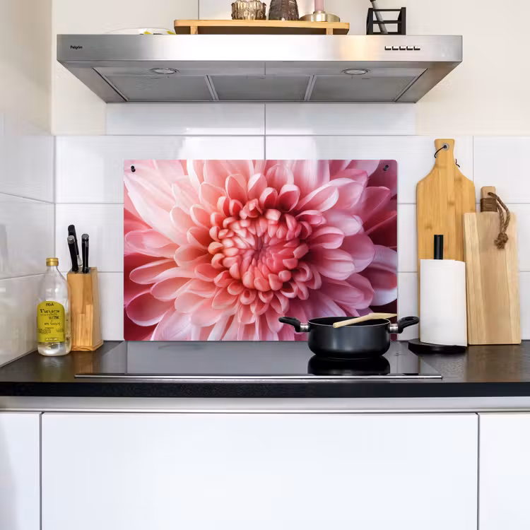 Dahlia - Bloem - Close up - Roze Inductie beschemer met haakjes klein -sfeer2