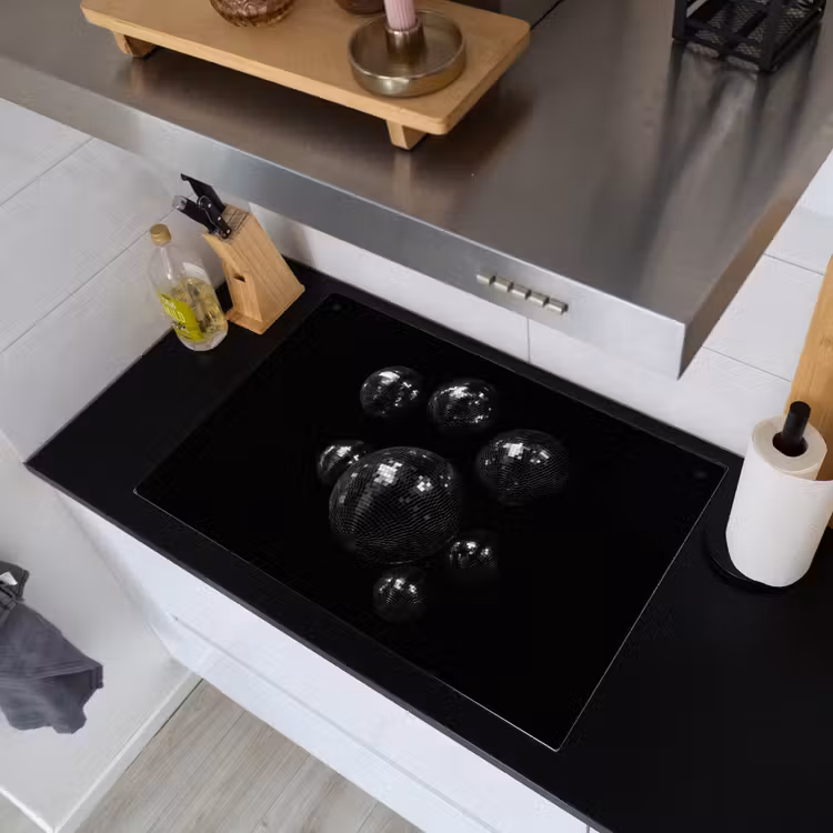 Discoballen - Minimalistisch - Zwart Inductie beschemer met haakjes klein -sfeer1