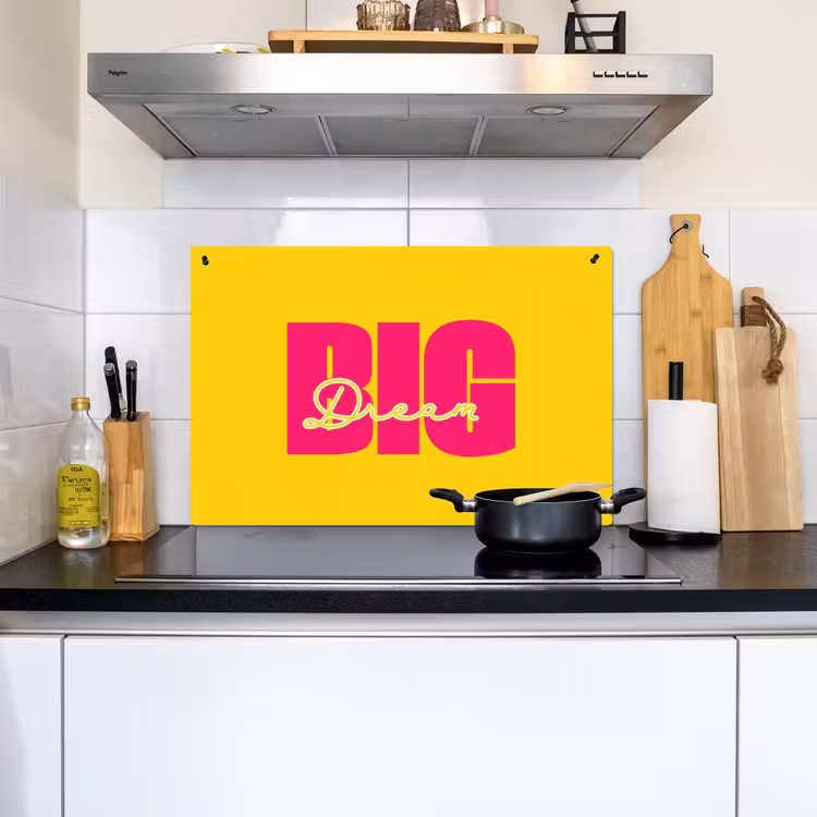 Dream big - Geel - Roze Inductie beschemer met haakjes klein -sfeer2