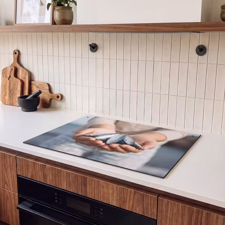 Induction Hob Cover & Splashback (2-in-1) - Fish - Hands - Nature - Vis - Handen - Natuur Inductie beschemer met haakjes klein