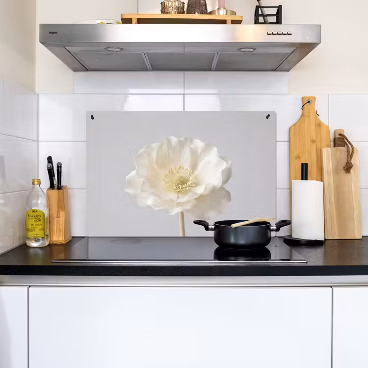Bloem - Minimalistisch -Wit Inductie beschemer met haakjes klein -sfeer2
