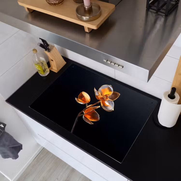 Bloem - Orchidee - Oranje Inductie beschemer met haakjes klein -sfeer1