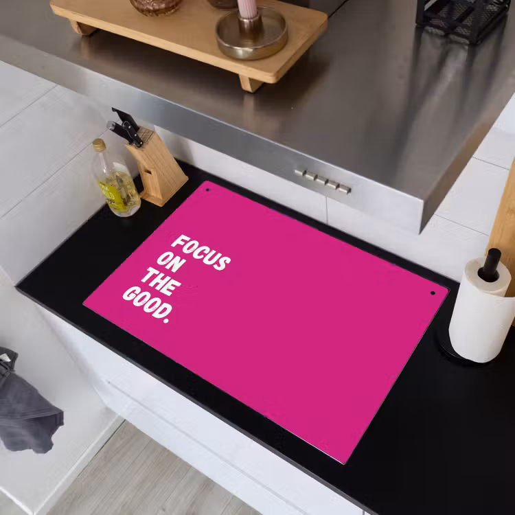 Focus on the good - Roze - Simple Inductie beschemer met haakjes klein -sfeer1