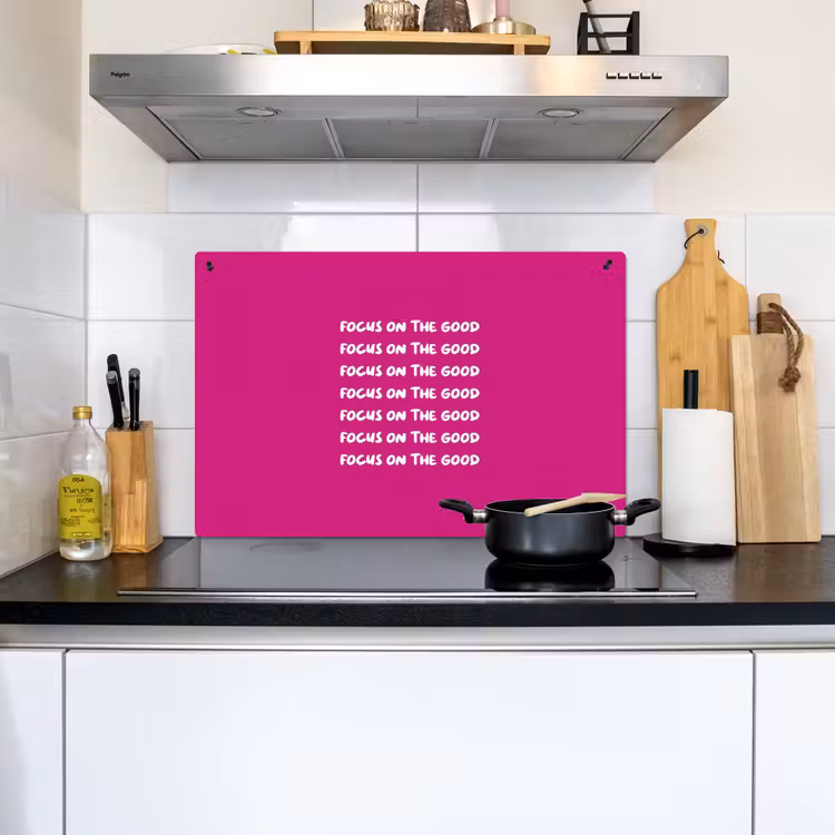 Focus on the good - Roze - wit Inductie beschemer met haakjes klein -sfeer2