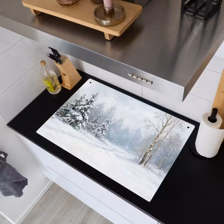 Bospad - Dennen - Sneeuw - Winter - Rustgevend Inductie beschemer met haakjes klein -sfeer1